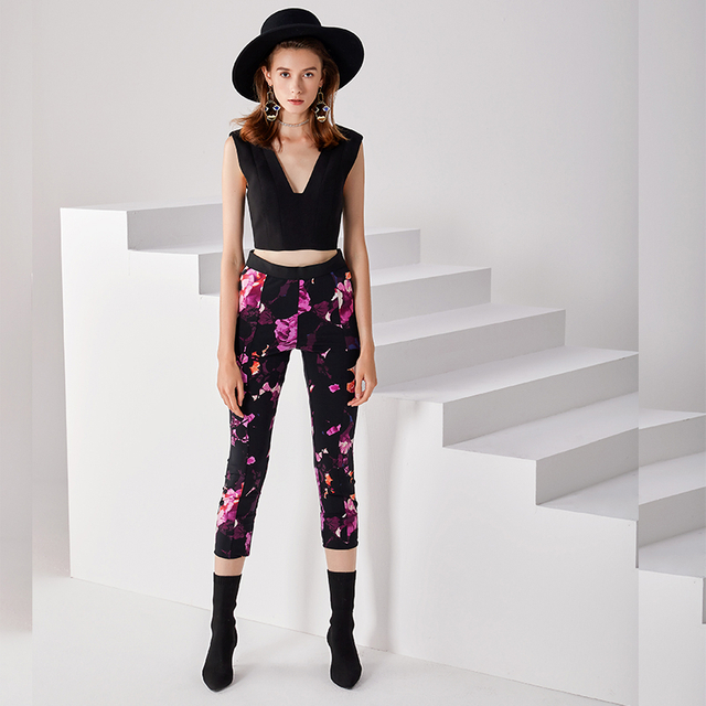 F010 Women Print knit elasticated waist cropped leggings