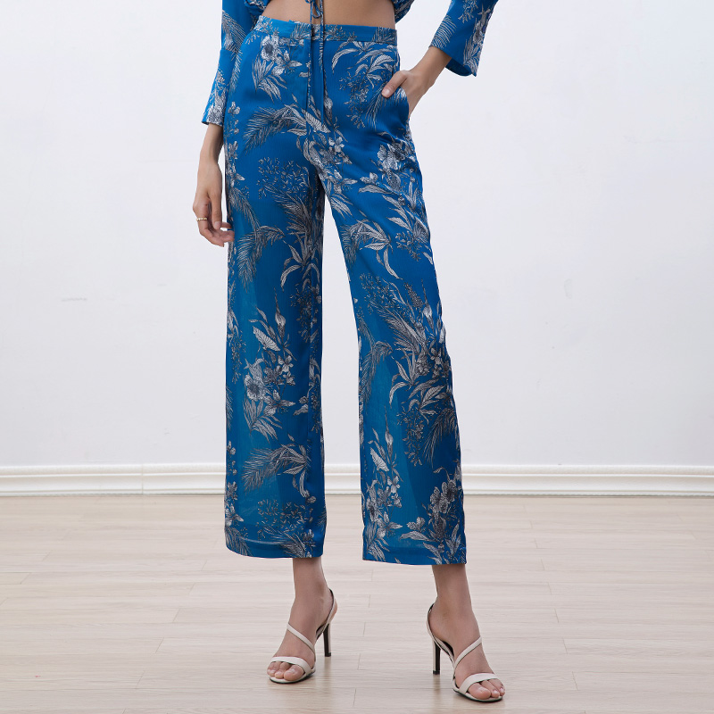 P266 Women Floral print fit and flare boot-cut ankle-length pants