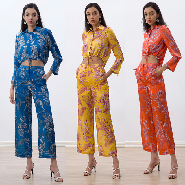 P266 Women Floral print fit and flare boot-cut ankle-length pants