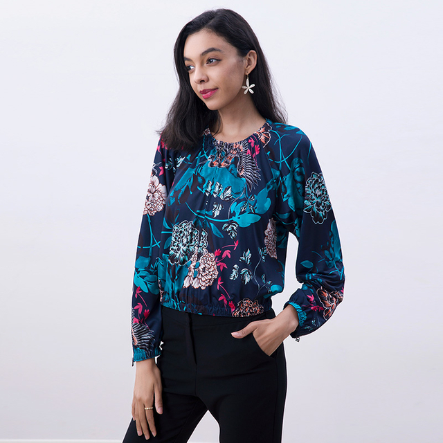 J251 Women Floral print knitted round neck front zip fastening smart casual short jacket.