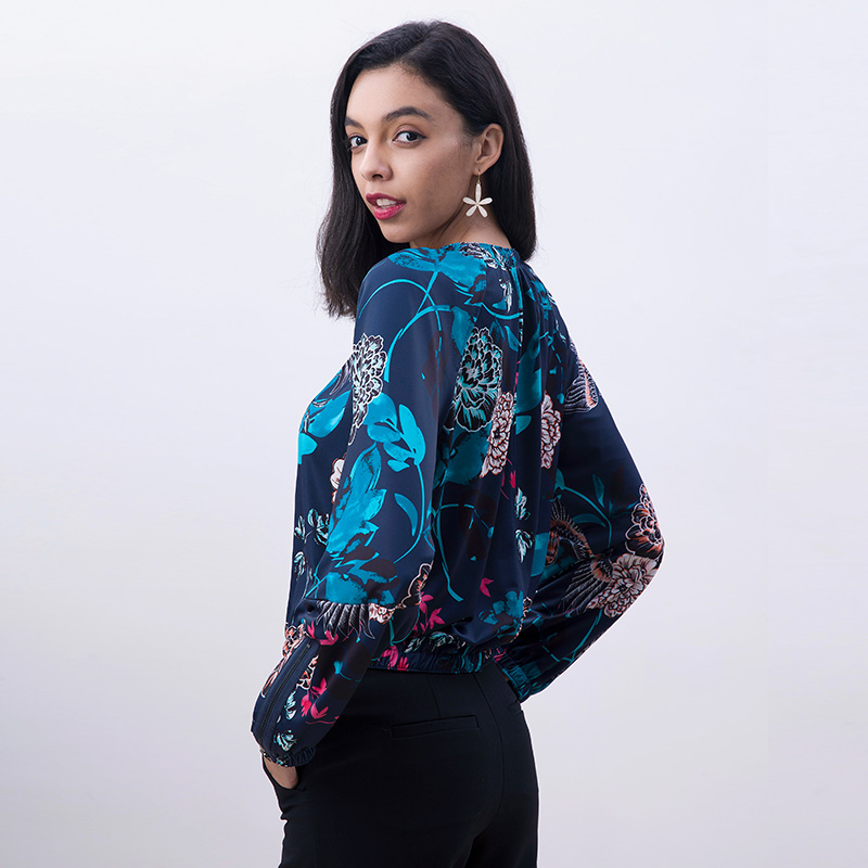 J251 Women Floral print knitted round neck front zip fastening smart casual short jacket.