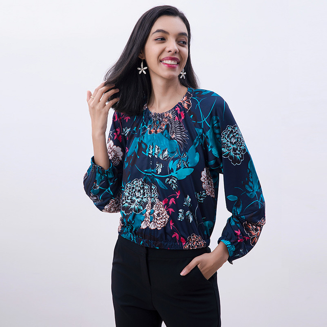 J251 Women Floral print knitted round neck front zip fastening smart casual short jacket.
