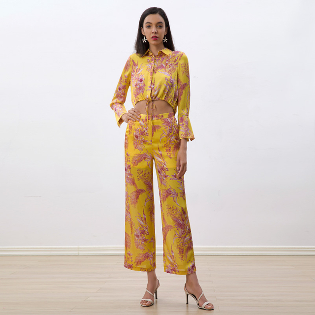 P266 Women Floral print fit and flare boot-cut ankle-length pants